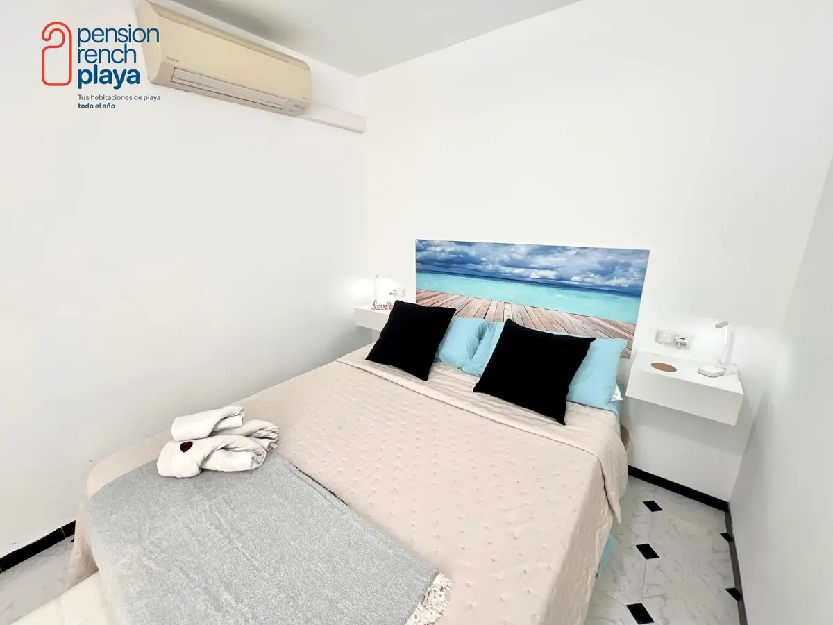 Cama doble y aire acondicionado de la habitación premium